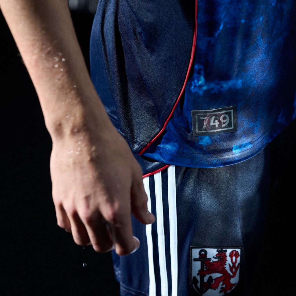 杜塞尔多夫发布25-26赛季特别版球衣。贤聊球衣 球衣资讯 阿迪达斯