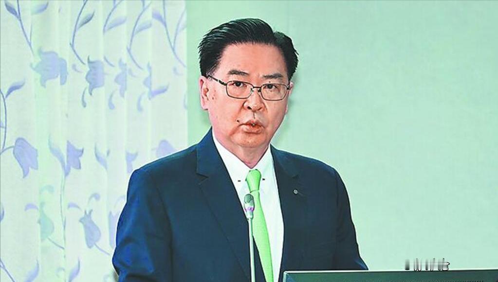 吴钊燮恶意抹黑大陆新规。
台媒报道，大陆新的出入境管理规定9月15日施行，“台独
