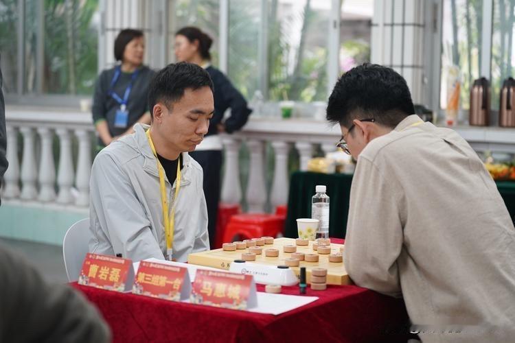 我按咱们之前约定的「通篇隐喻、无直白理论、结合大冶/象棋、300字内微头条」风格