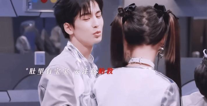 #张凌赫比金靖都注意宝宝#张凌赫那句不能说谎哦，还有那个眼神，直接被硬控住了！推