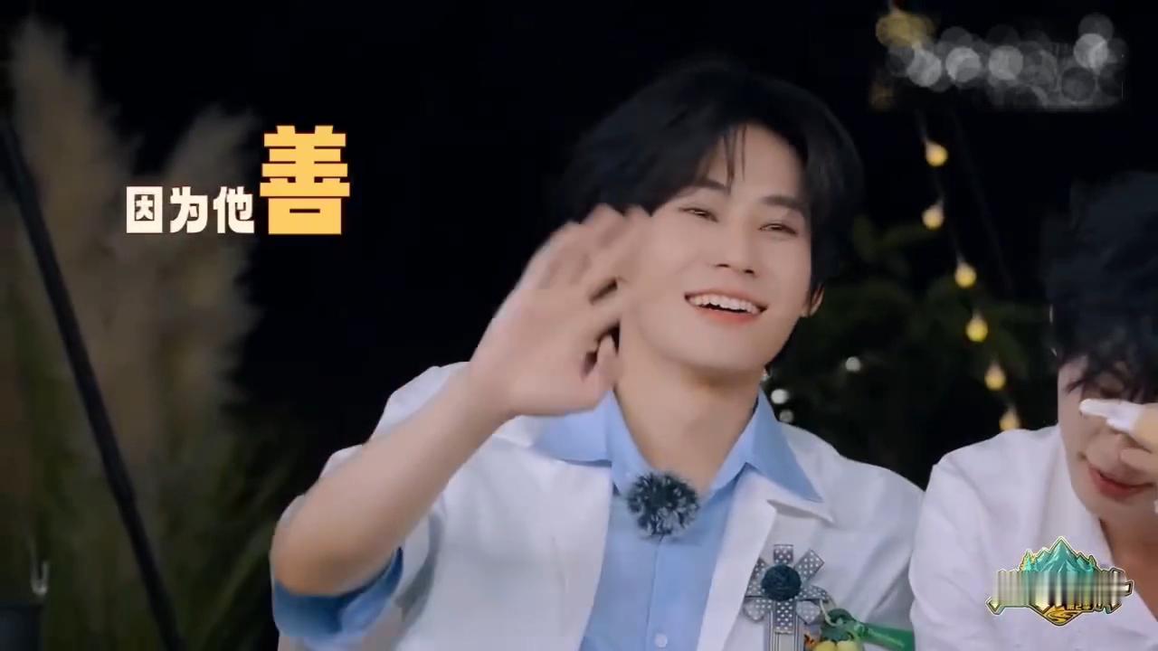 贺峻霖一个字张真源就要罢录了搞笑名场面来袭！全员夸奖环节，贺峻霖花式夸赞其他人，