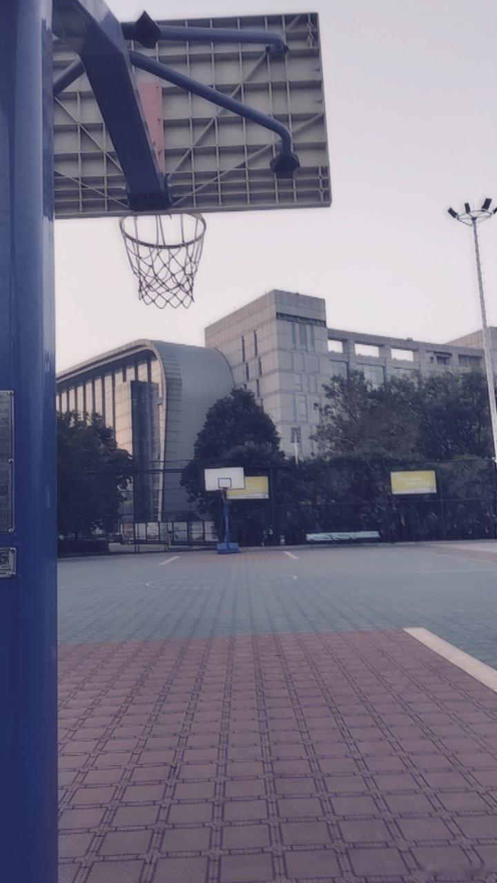 7：6：5，30个罚球线位置投进18个。100个三分球投进37个。 ​​​