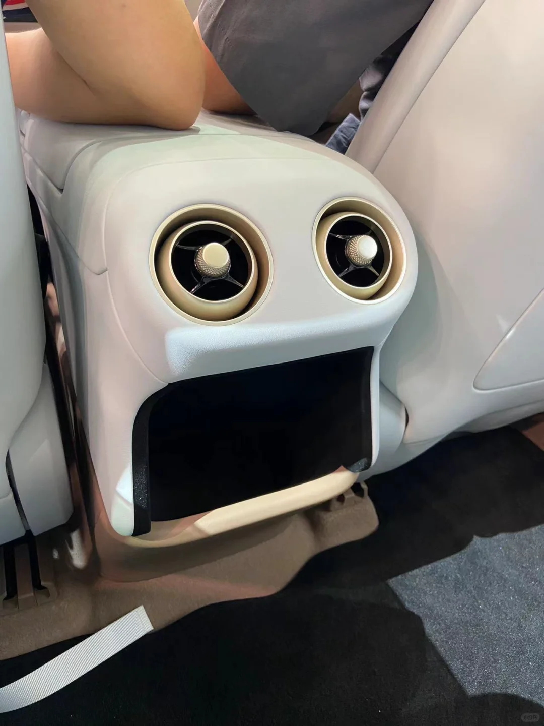 坐进阿维塔07，我看到了熟悉的表情…哈哈哈