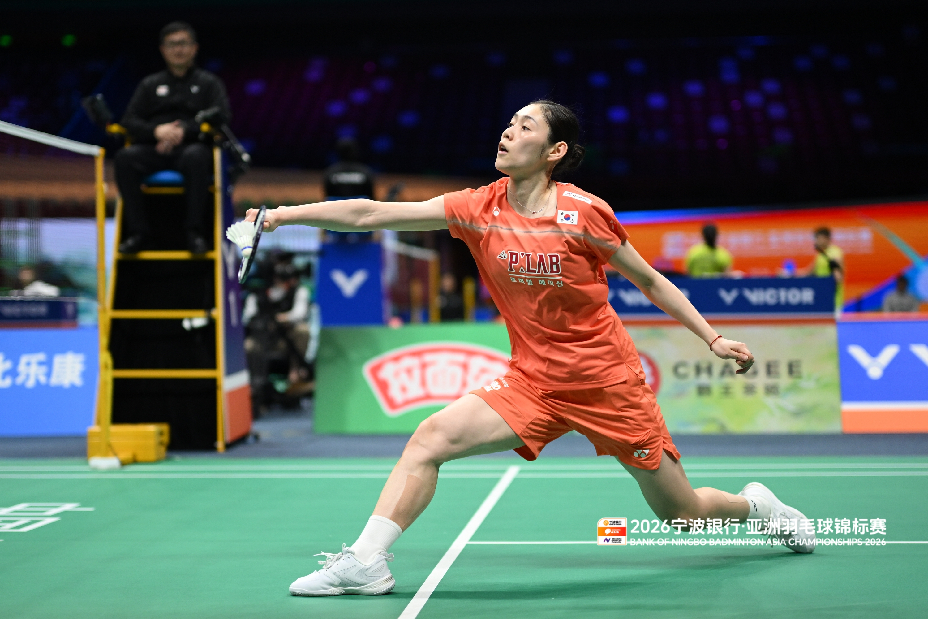 沈有振🇰🇷 21-14、21-8 🇲🇾蕾莎娜亚羽争雄胜利在握2026年羽