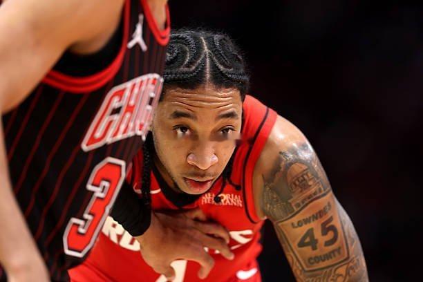 乌度卡谈到激活场次即将达到50场的双向合同球员戴维森时表示：两边都会考虑（指转正