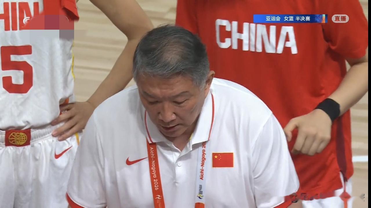 中国女篮80：85韩国女篮，我想说的是：
1、韩国女篮跑动很积极，总能跑出空位投