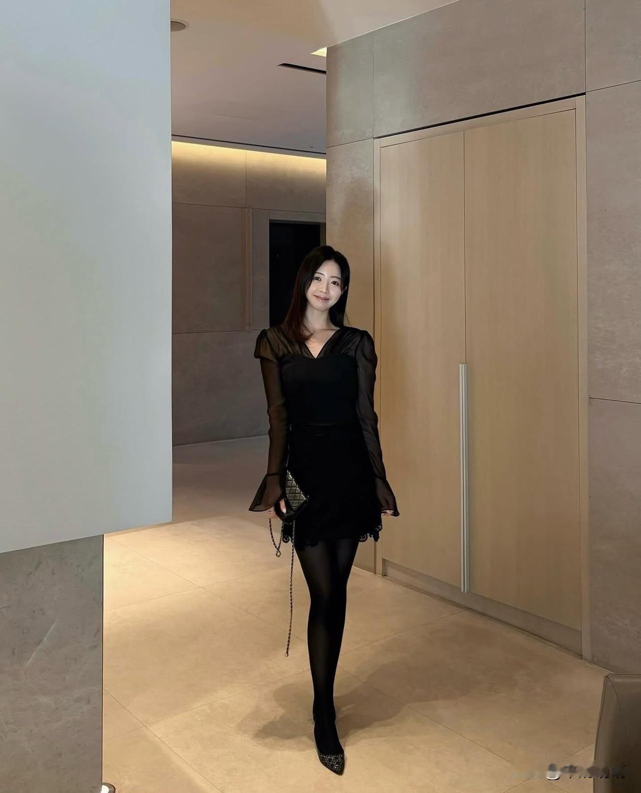 优雅黑裙，尽显迷人气质！👗✨气质黑裙 气质黑裙搭配