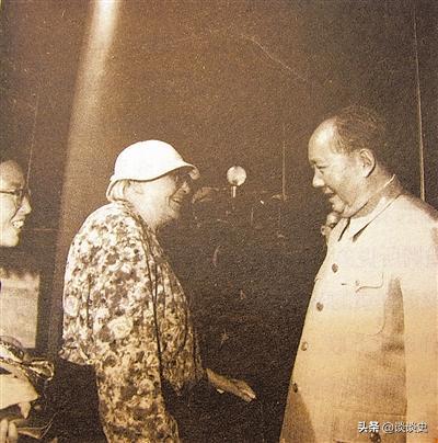毛主席有多高瞻远瞩！1946年，毛主席就说过：原子弹是用来吓人的纸老虎，看样子可