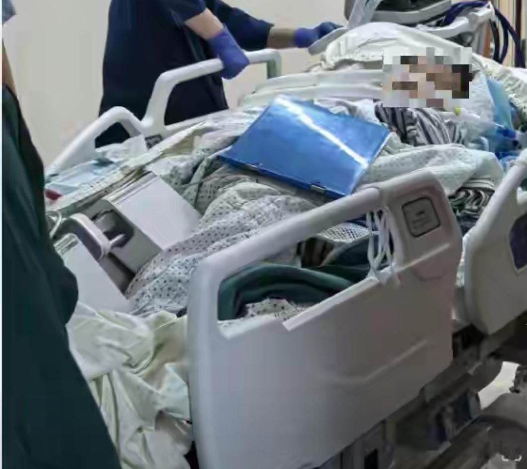 今日收看极目新闻报道的一则“杭州女子散步时踩到氢氟酸中毒身亡，官方：事发地为征迁
