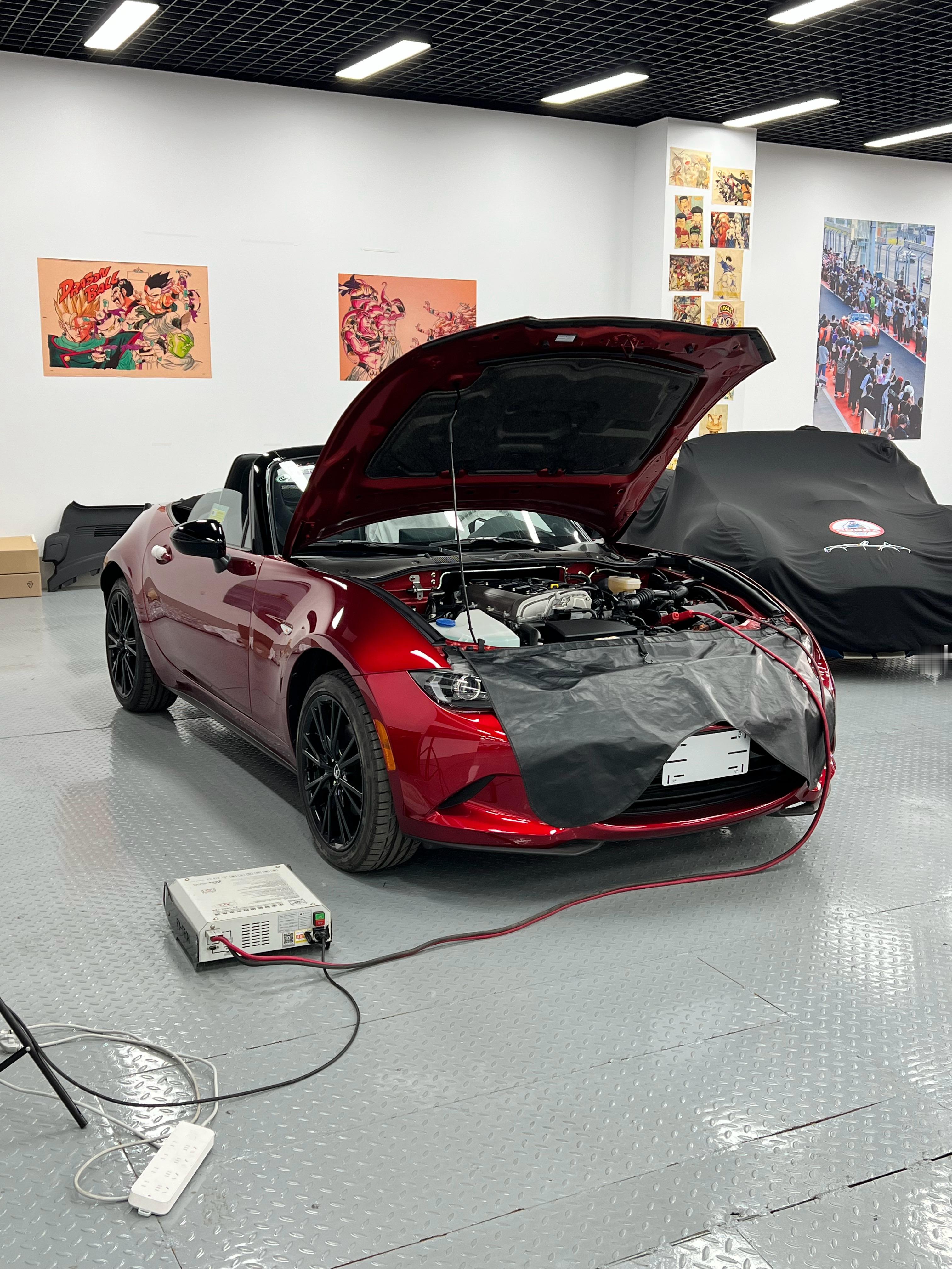 有一个客人对这车有兴趣，我有一种预感，这车这两天应该能卖，先把电充好。这个客人今