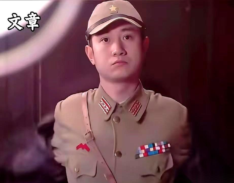 有时候想想，最拧巴的一件事儿是什么。
就是张若昀去演周卫国。
最拧巴的点，不是他