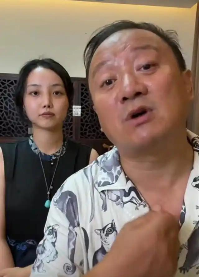 怪不得谢广坤为了带货，动不动就喊“驴揍”的，原来他是象牙山三大巨头里面过得最差的