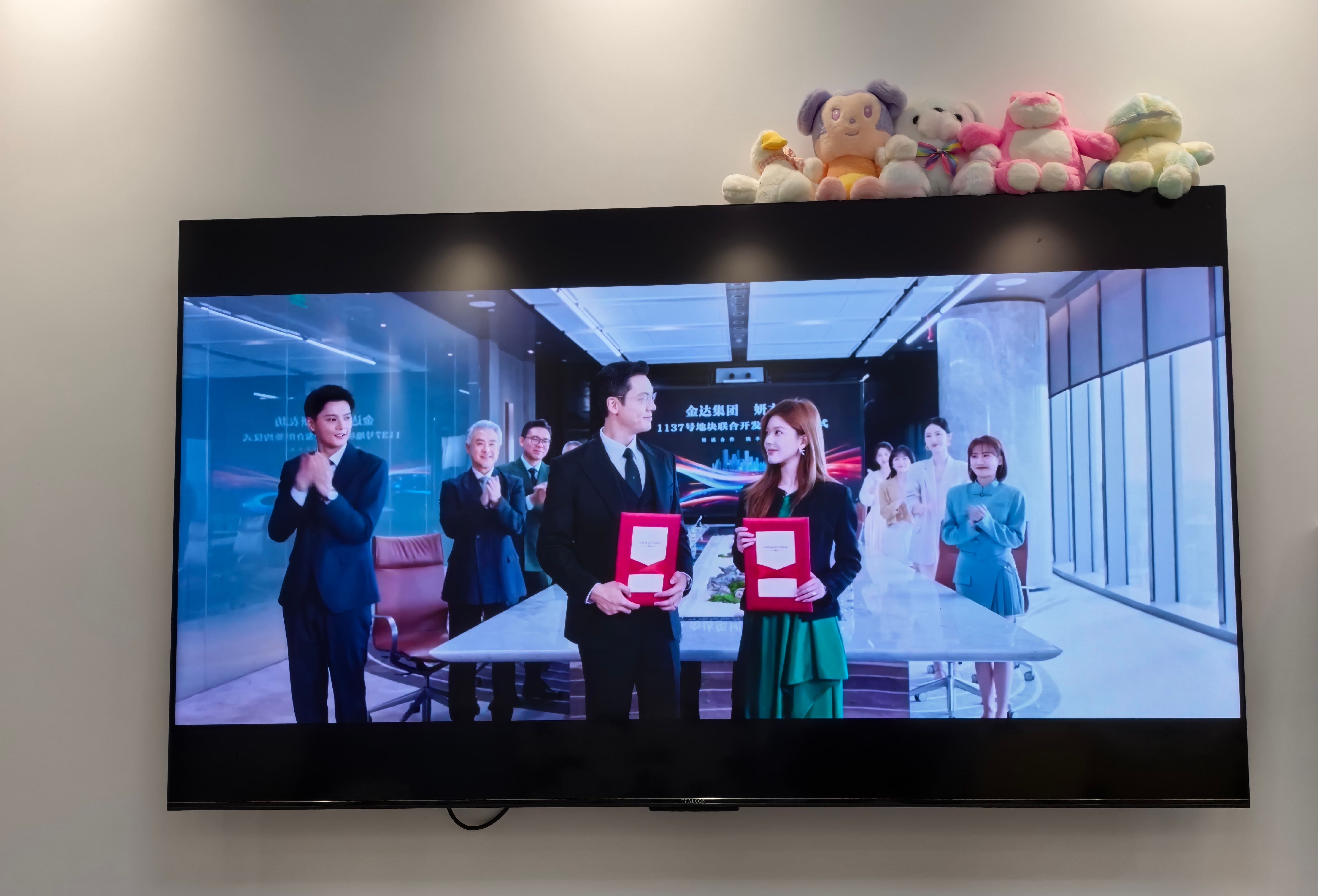 有一说一，赵露思这次主演的《许我耀眼》确实挺不错的。陪媳妇断断续续看完了，整体感