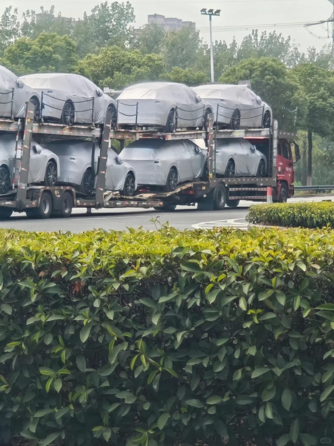 i6上板车了，看架势要憋个大的，取消小定直接发？真的就发布就交付呗，总有种暴风雨
