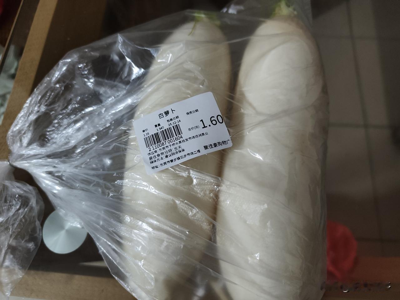 老婆说：为了便宜1元多钱，多走了半小时的路值吗？
我说：我写头条一天还没钱！写百