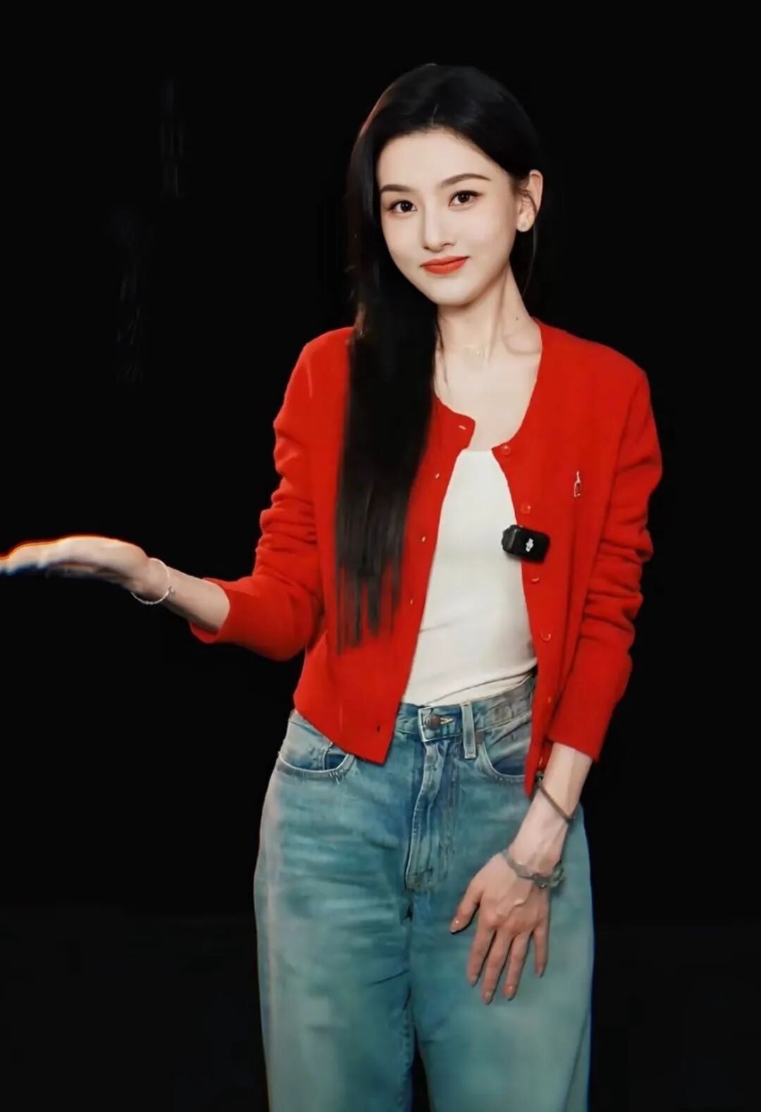 宋祖儿下一部古装已经在聊了，鹅那边的，平台和片方都挺看好她的，毕竟现在能选的95