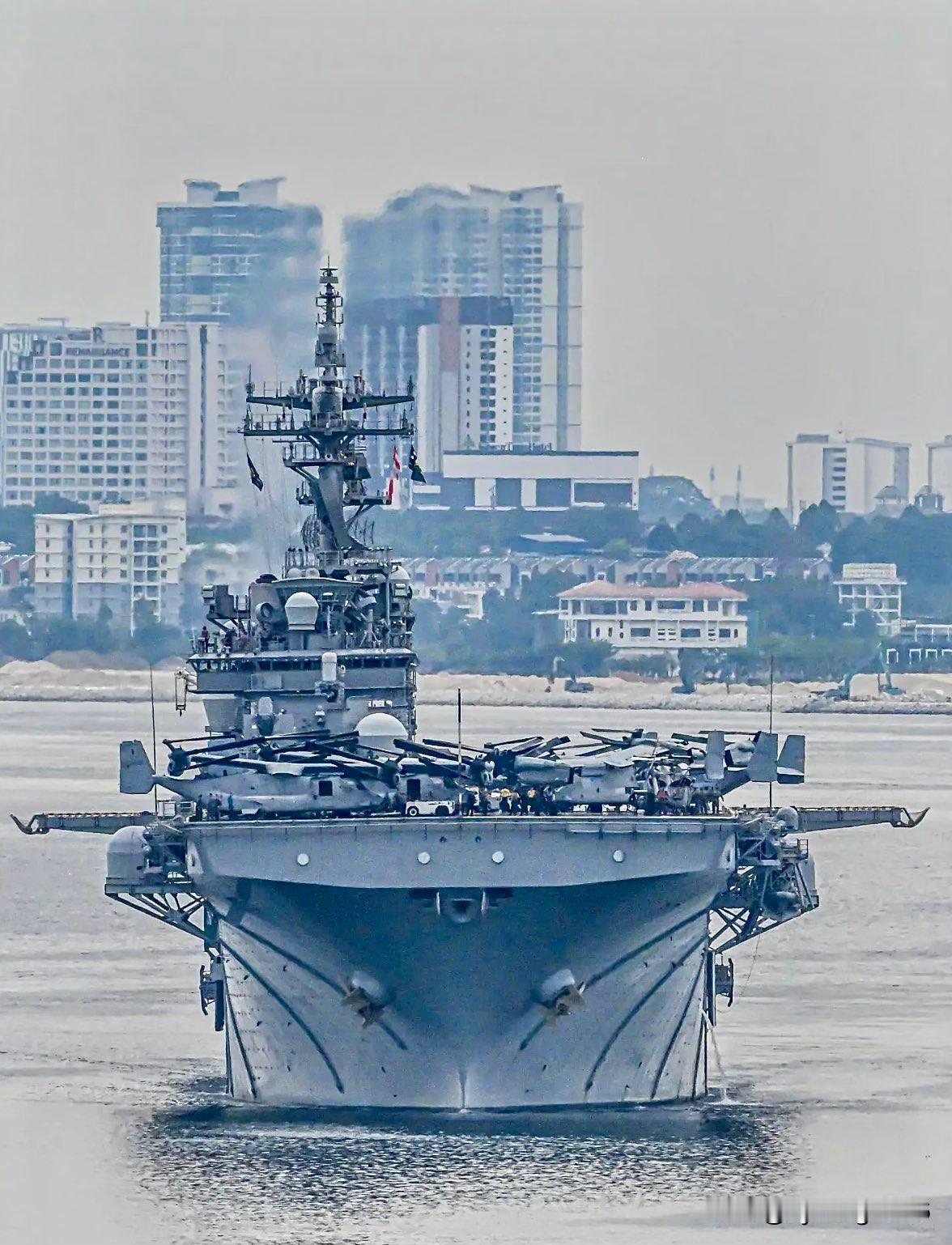 🇺🇸 美国海军两栖攻击舰“拳师”号（USS *Boxer*，LHD-4）于5