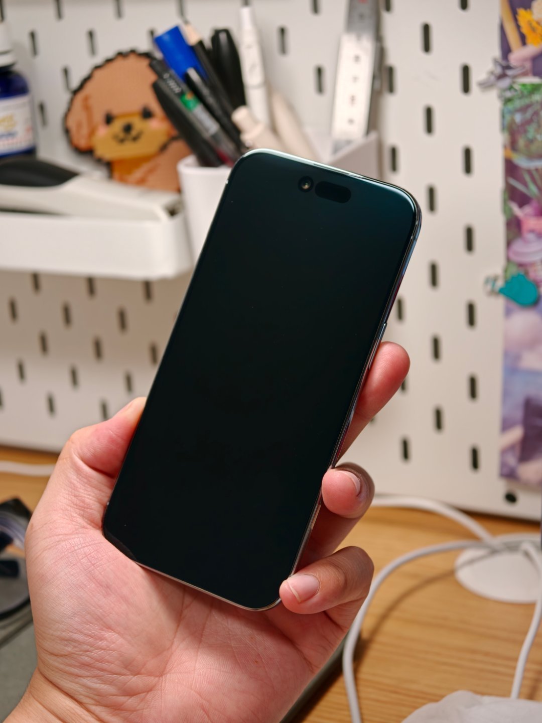 iPhone Air裸机使用大半年，屏幕依然一道划痕都没有