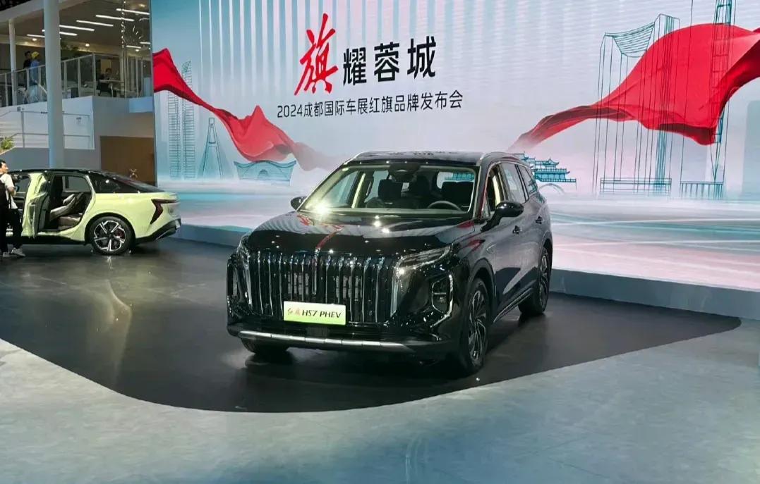 #头号新车#
红旗HS7 PHEV是一款融合了豪华与科技的先进汽车，它采用了12