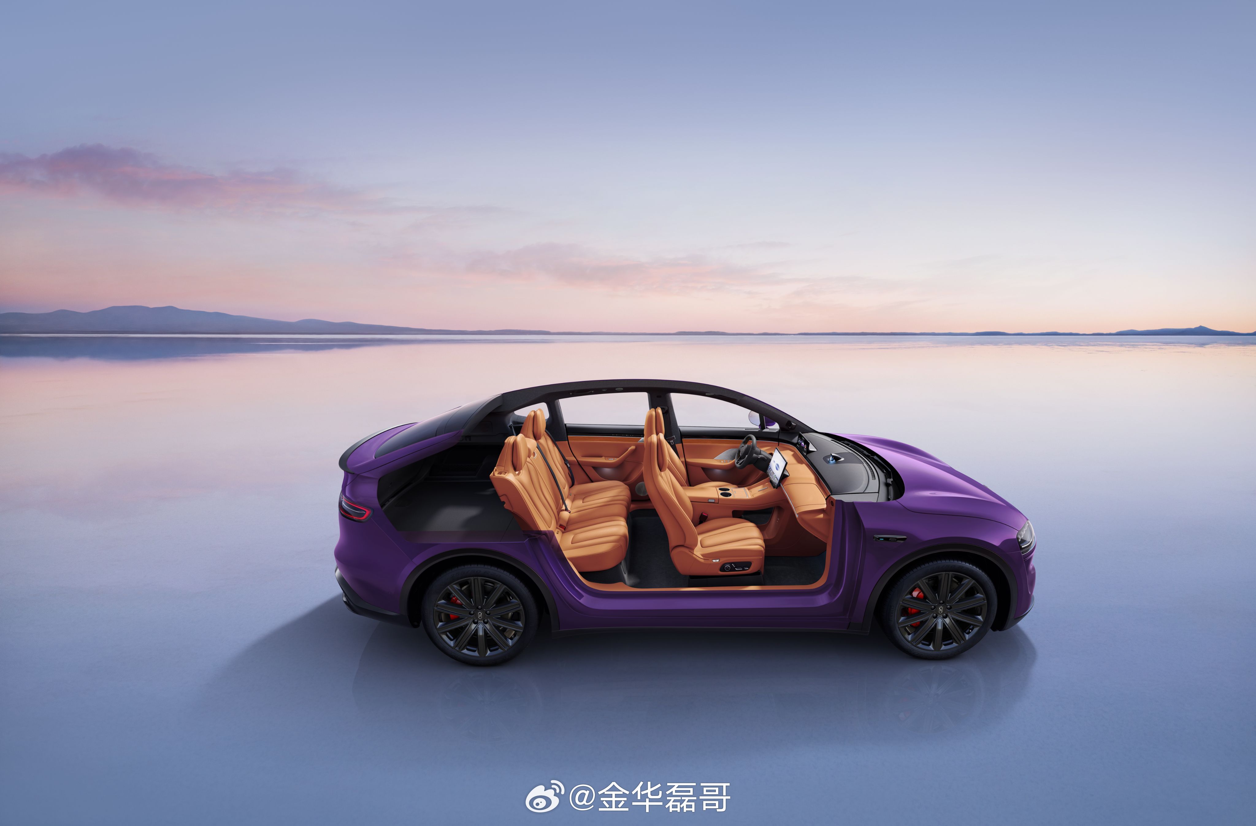 首台896线激光雷达智界R7交付智界双7这次上新，给我最大的感受就一个字：快！3