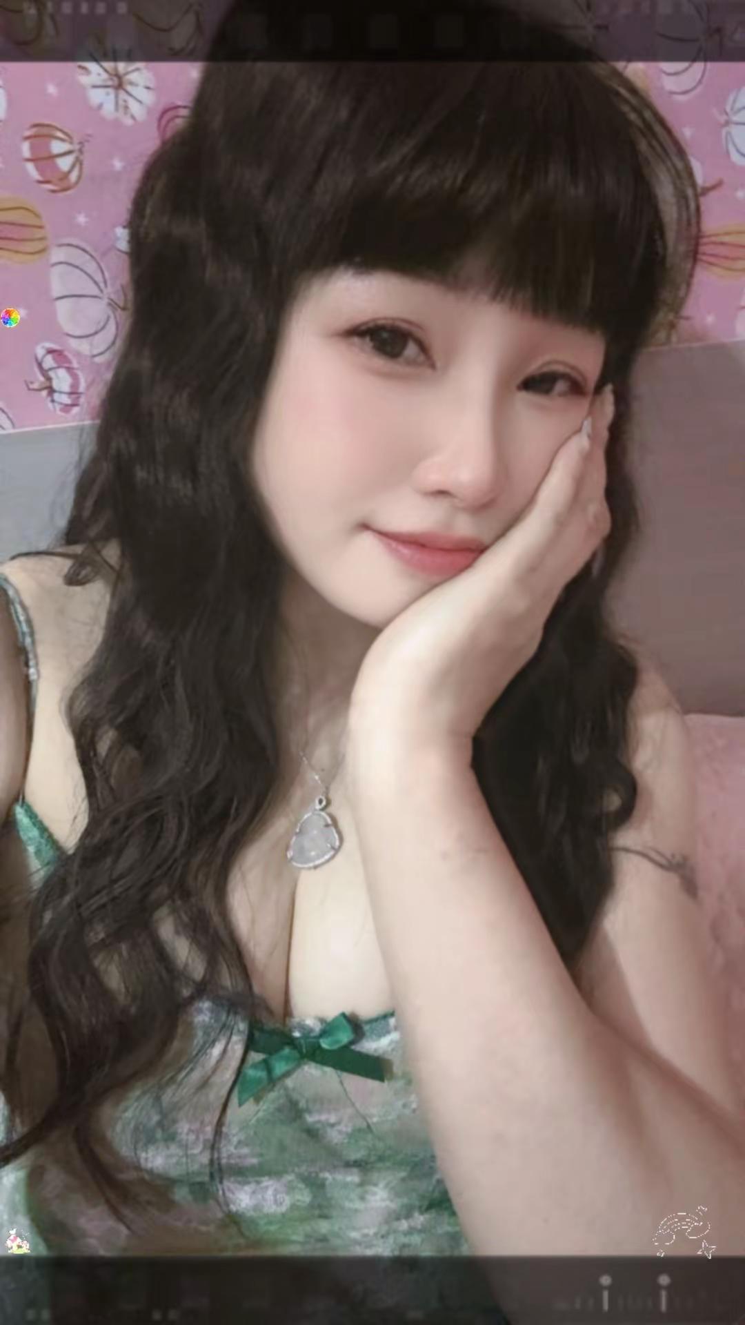 最舒服的关系，是心里装着你，说话护着你，聊天懂得你，遇事扶持你，也能读懂你眼底的
