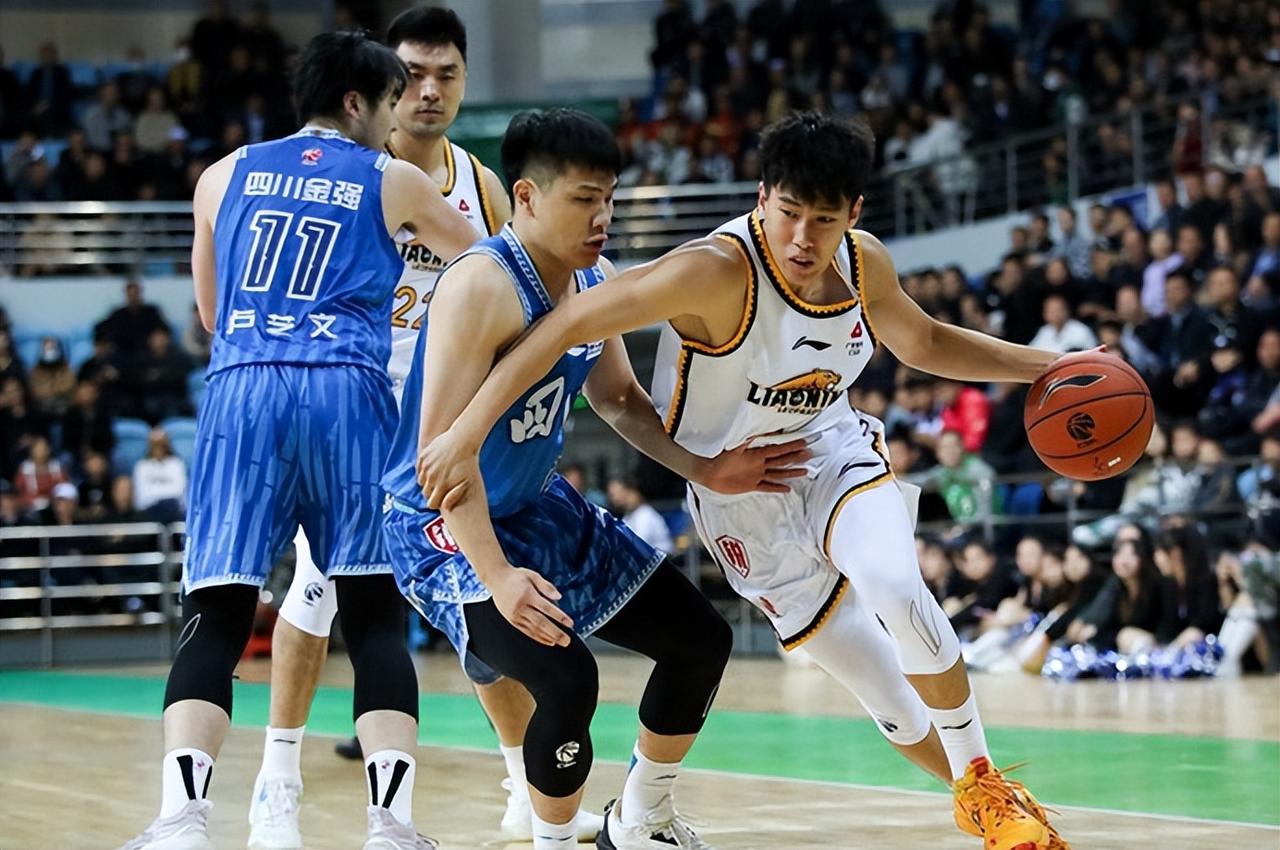 欣喜！辽宁21岁新星三表现完美达标，球队豪取6连胜X因素
李虎翼，作为21岁的新