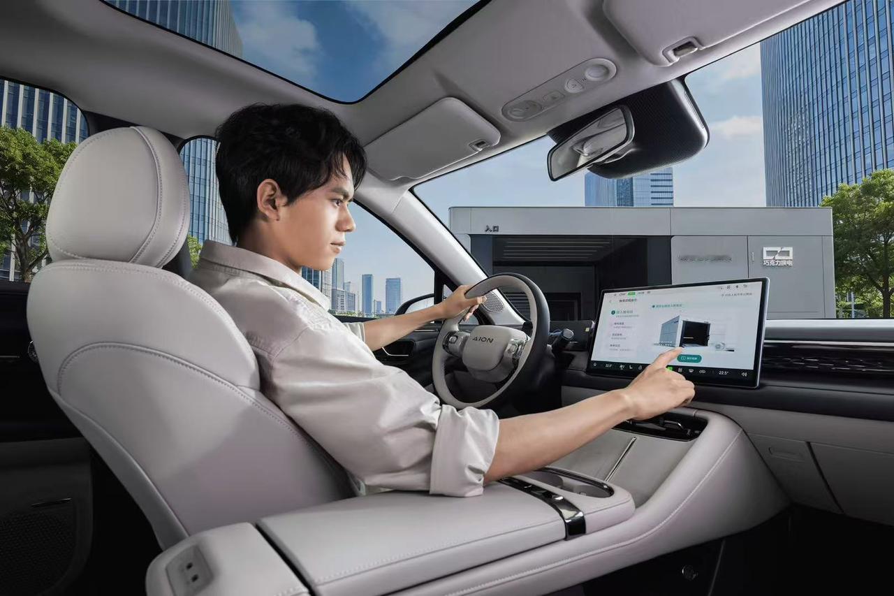 埃安RT也接入换电网络了！
广汽埃安跟宁德时代的巧克力换电站
除了能搞定早前的U