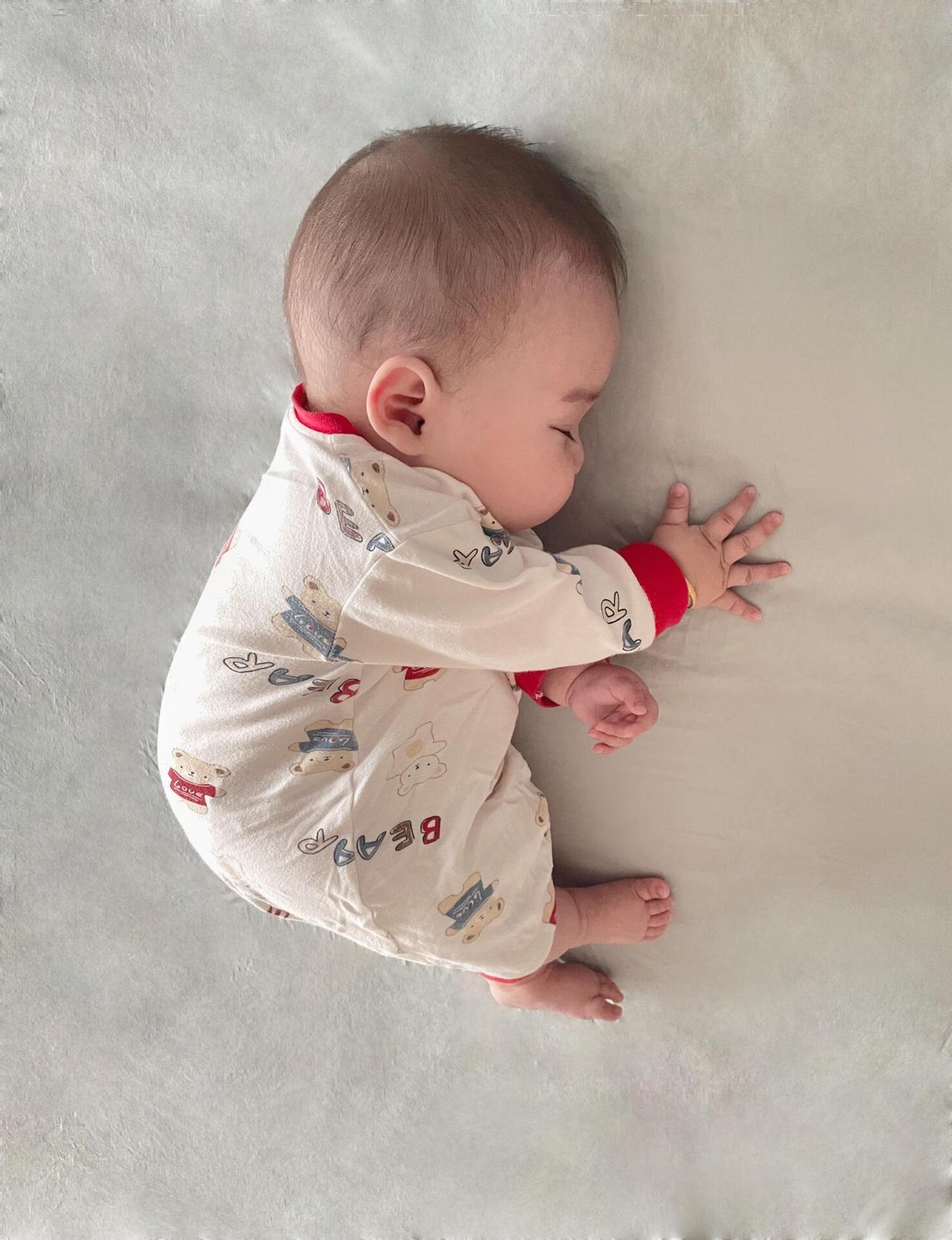 凌晨3点39分，总算把自家的小祖宗哄睡了，估计自己很难在早上7点钟准时醒来了，只