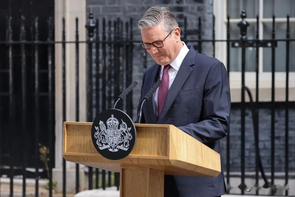 特朗普发文提前宣布斯塔默辞职，直言英国首相斯塔默“执政表现非常糟糕”，对英国内政