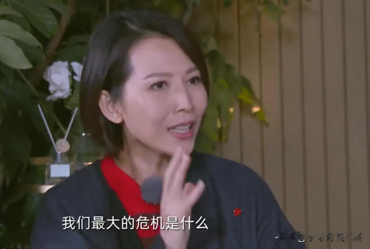 蔡少芬说：“我最大的危机是张晋如果当男主角了，就会有机会跟女主角拍吻戏，或者朝夕