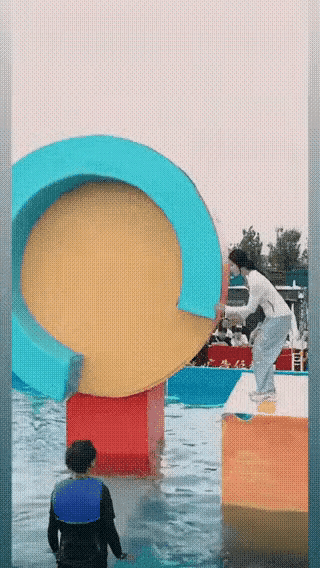 这人没事吧