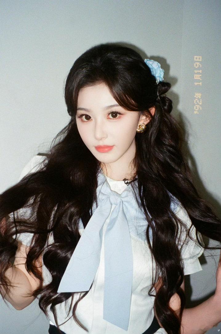 孔雪儿邓凯开场这个钓系味凑近镜头就开始搂腰跳舞，豹猫开场就是这样权威！你好星期六