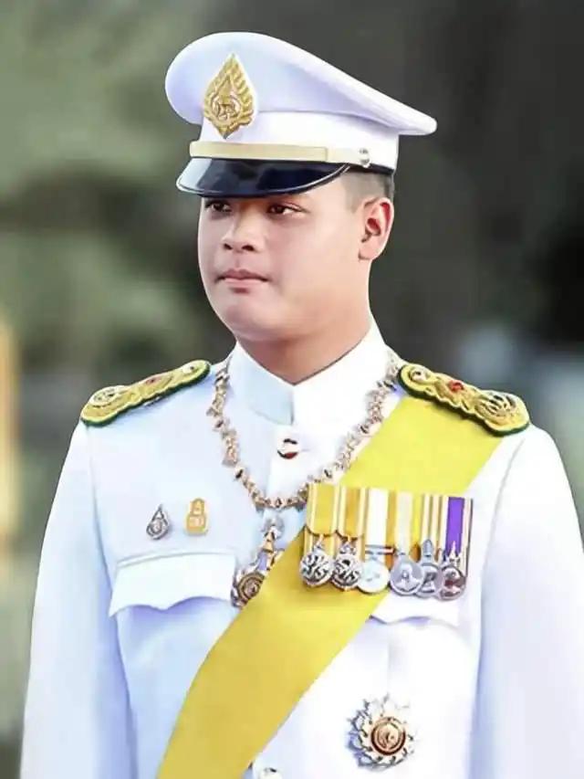 泰国的提帮功王子，现在是泰国王位第一顺位继承人，2005年出生，今年20岁，他妈