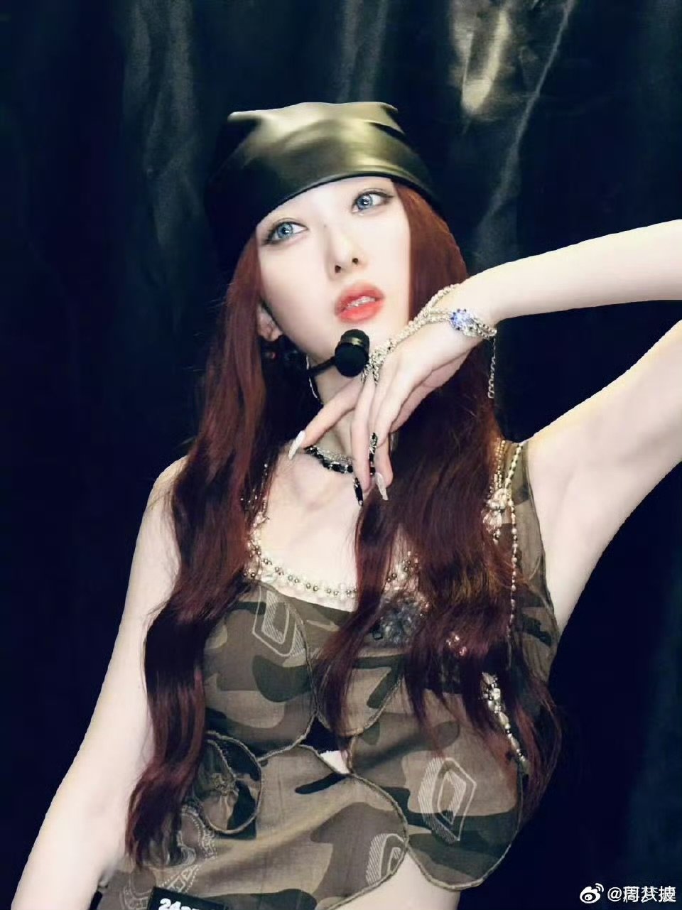 蒋梦婕[超话]蒋梦婕女团造型乘风2025蒋梦婕在乘风2025的妆造惊艳全场，头饰