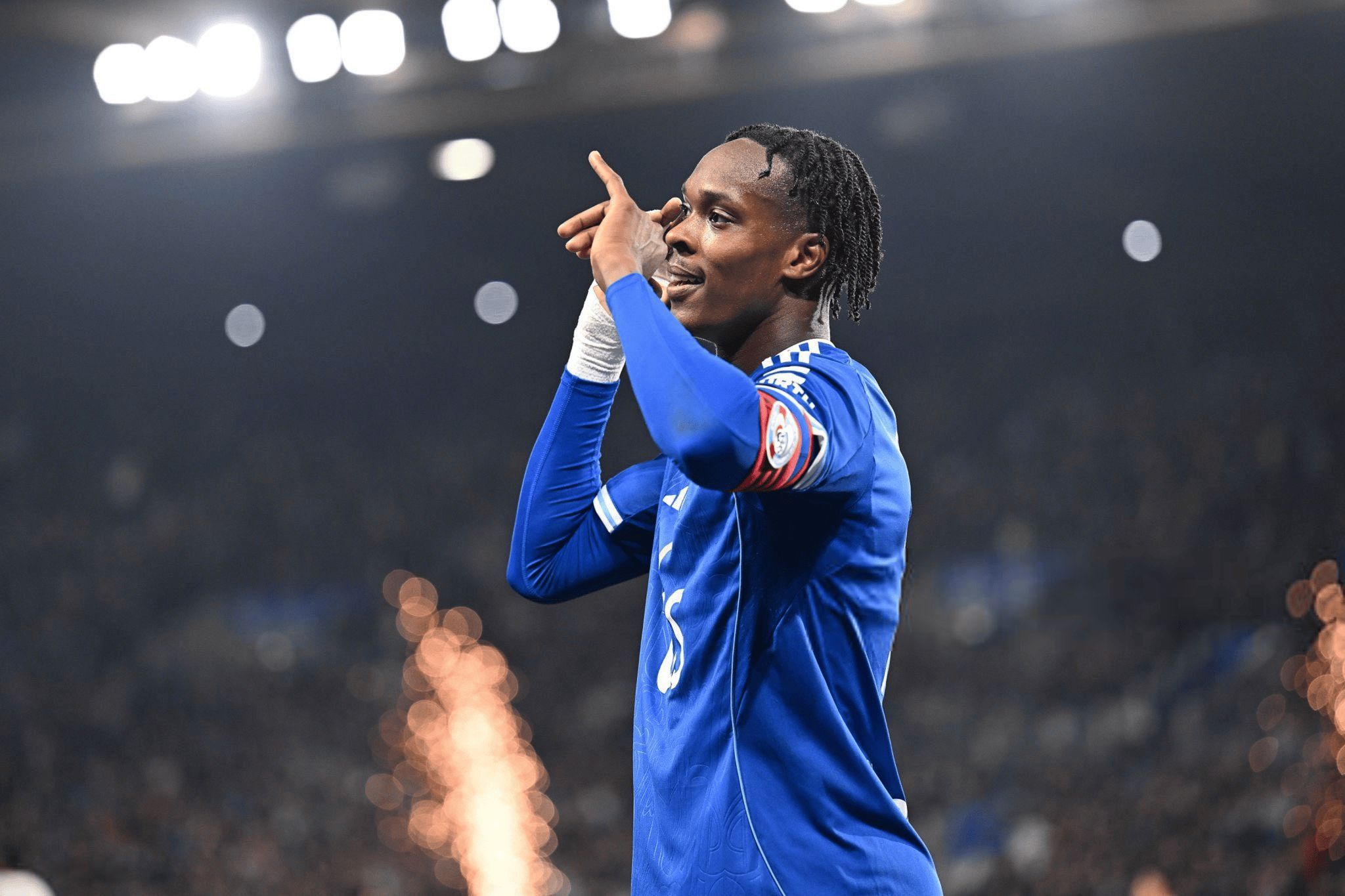 《每日邮报》切尔西跟队记者KIERAN GILL撰写专栏，谈到了蓝军目前在锋线位