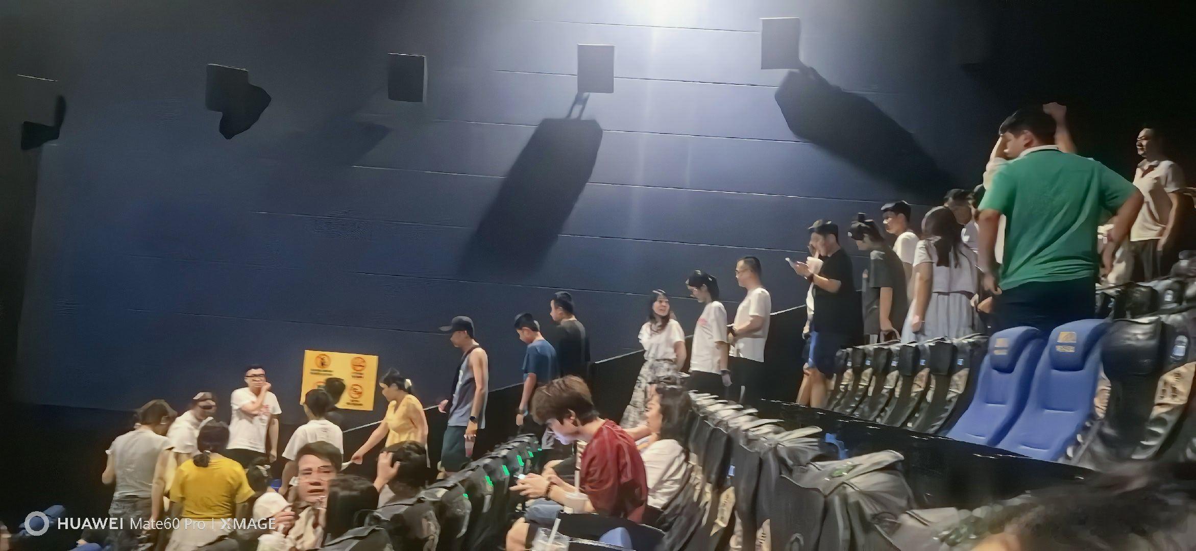 有种预感功夫女足票房要到40亿了，很久没有这么多人一起看电影了，明天换新版片源有