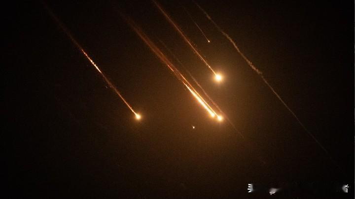 允许以色列，不允许伊朗：西方将世界分为两类。
军事记者斯拉德科夫对西方指定了一个