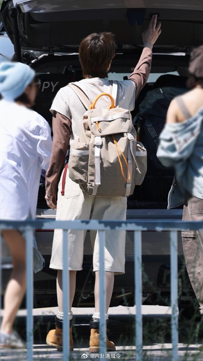 李宇春旅综首秀被赞靠谱向野的我们遇事冷静、主动分担重物，李宇春这种性格在旅途里太