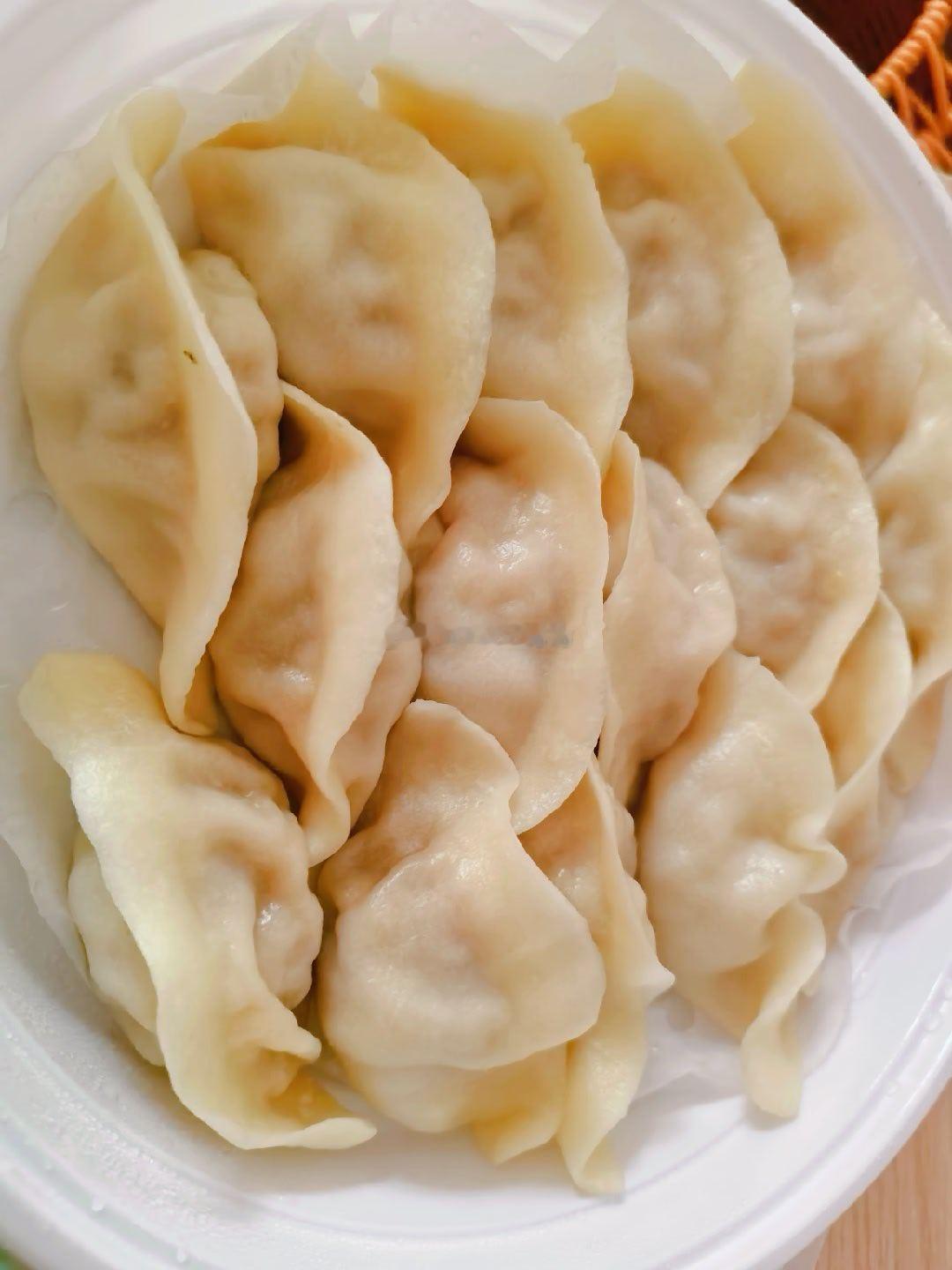 复刻米村拌饭安格斯肥牛锅✅解腻下饭蘸酱菜✅饺子🥟是点的✅好吧好吧，我的确是一天