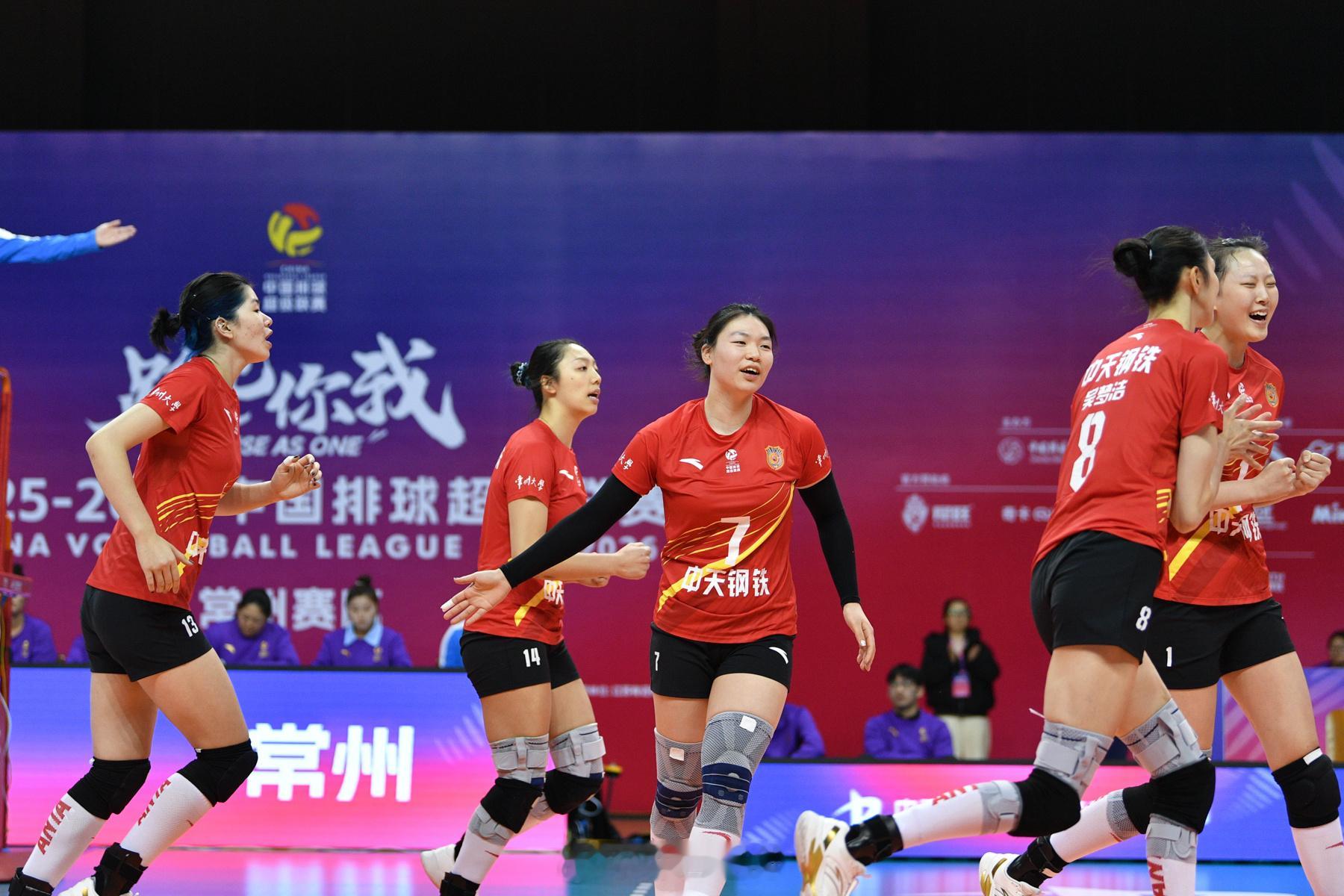 排超联赛 上海和江苏谁能获得常规赛半程冠军？今天依然是女排比赛日，晚上19点好戏
