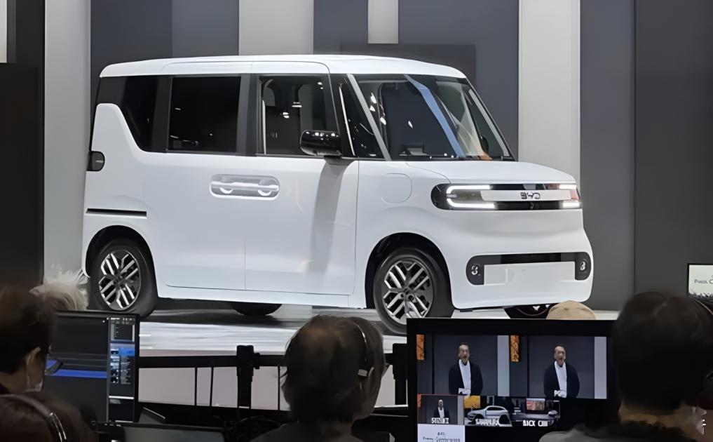 日本K-Car市场向来固若金汤，可2025东京车展上却有了变数。比亚迪带着轻型E