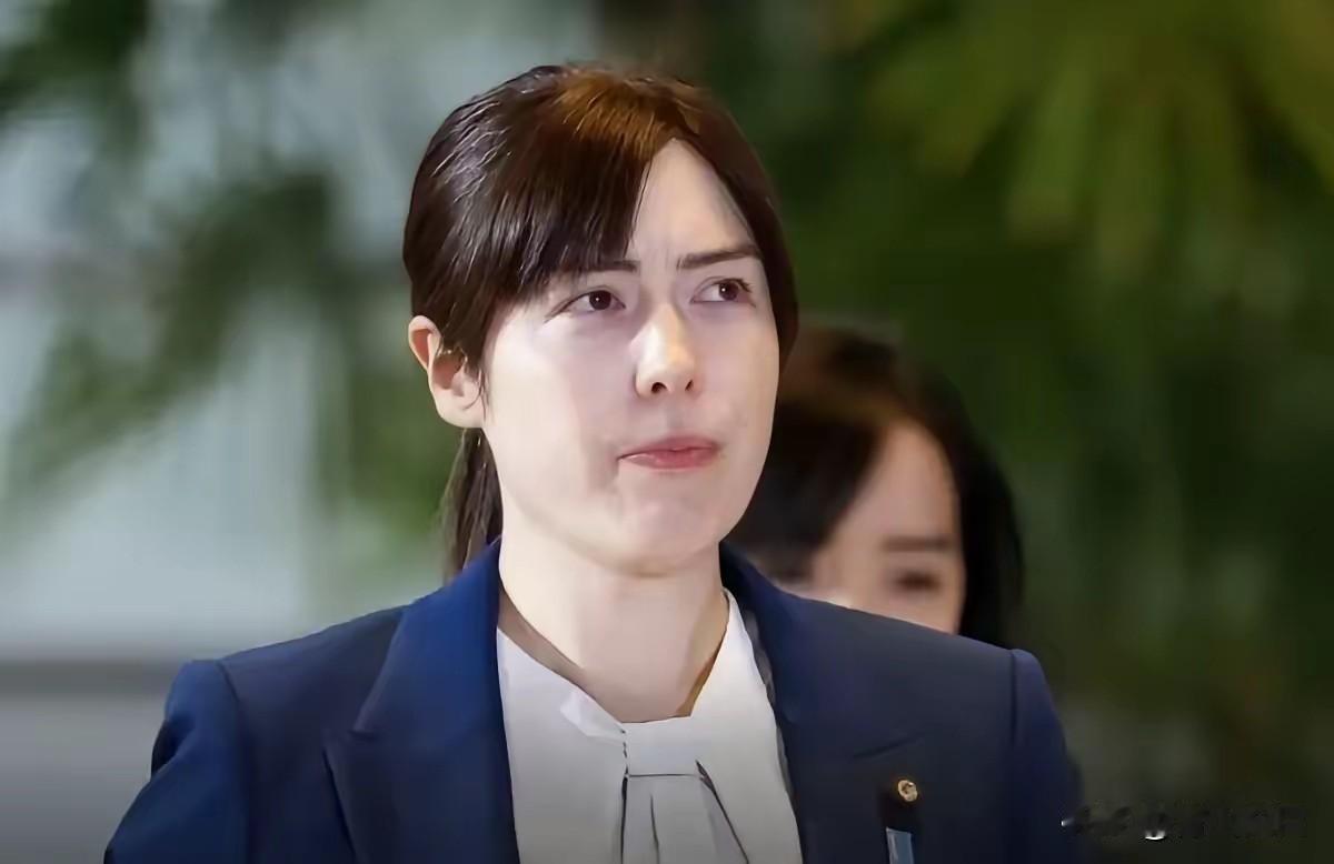 小野田纪美这话说得真让人哭笑不得！她公开吐槽“依赖一个喜欢经济胁迫的国家很危险”