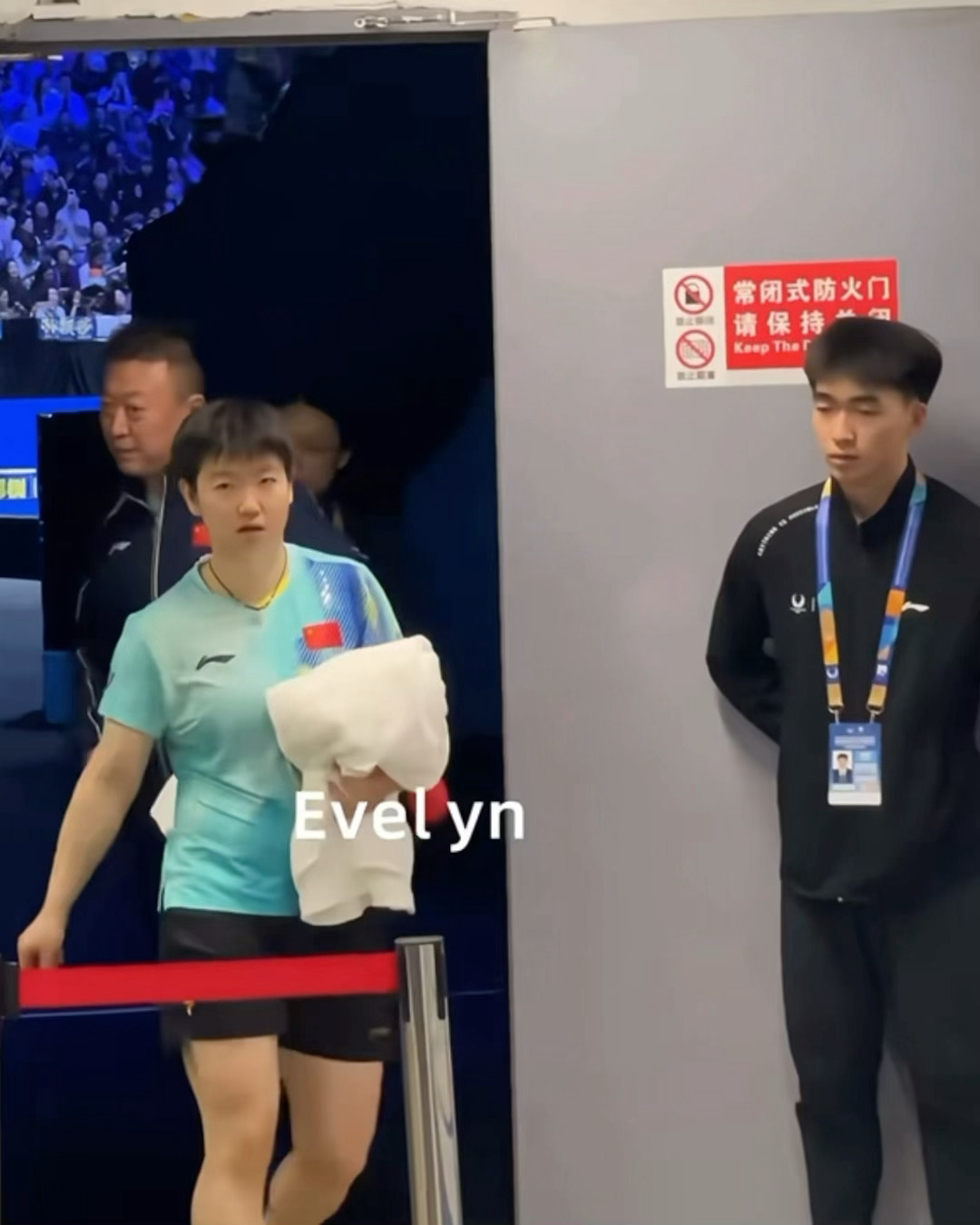 迷糊小莎爱走直线清脆脆的“唉” 