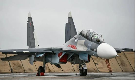 7月1日俄乌前线又爆出大消息，乌克兰无人机直奔克里米亚萨基空军基地，精准轰炸俄军