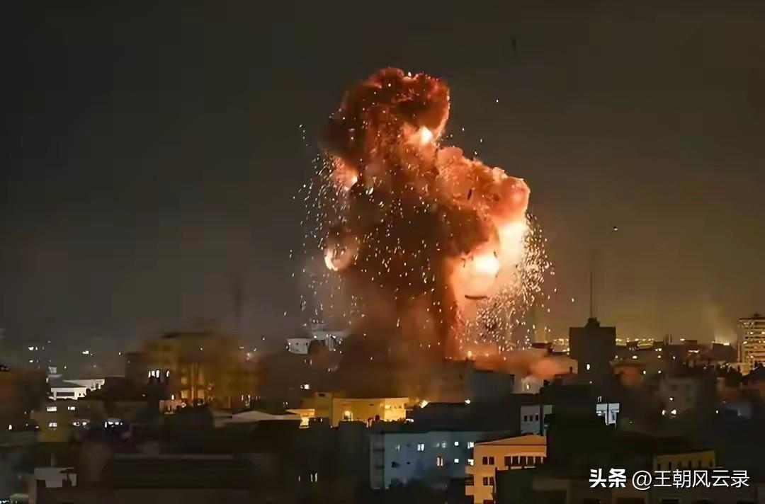 伊朗炼油厂突发爆炸！谁干的
在美伊刚刚宣布停火仅仅几个小时，伊朗一座炼油厂突然发