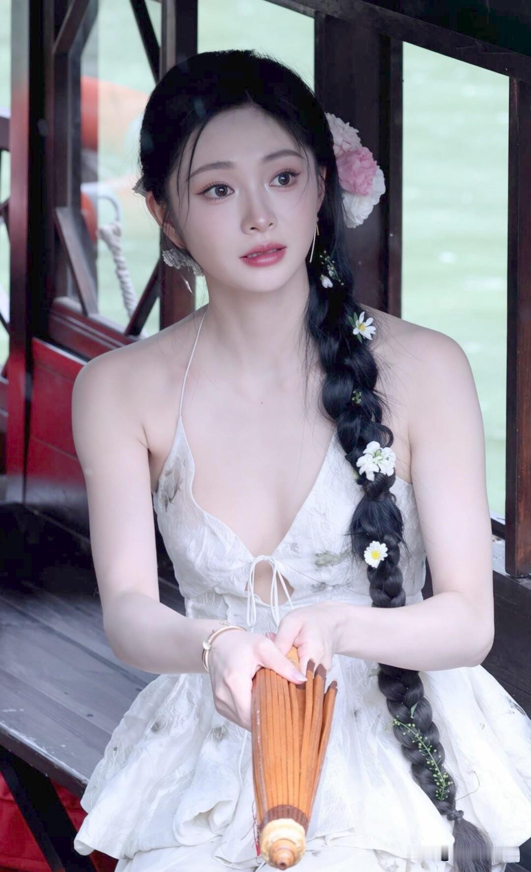 漂亮姑娘美如画，周洁琼就像画上的美女