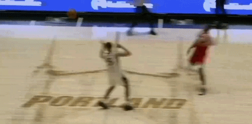 杨瀚森的篮下进攻脚步越来越娴熟了
这个球虽然是错进错出，将功补过，但确实完美的展