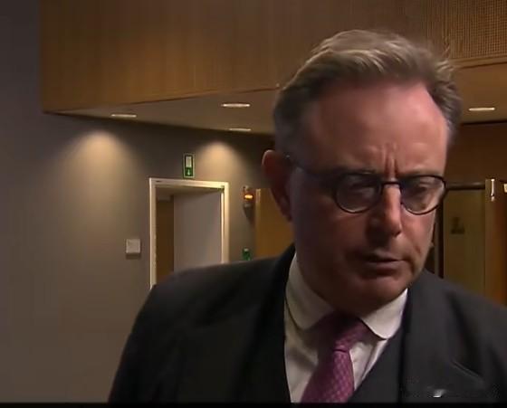 谁代表欧洲与普京谈判？比利时首相公开反对法德英“越权”

比利时首相德韦弗明确反