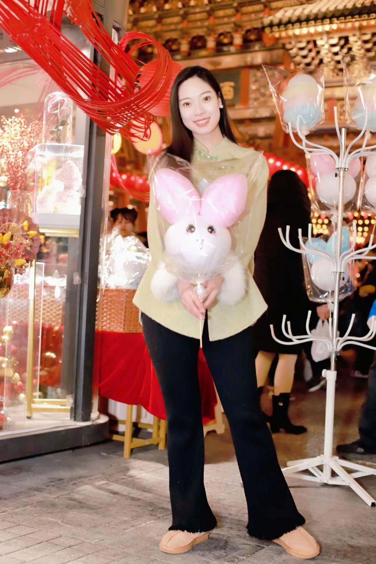 人像摄影约拍跟拍春节穿搭 太原钟楼街街拍人像原创原图直出照片