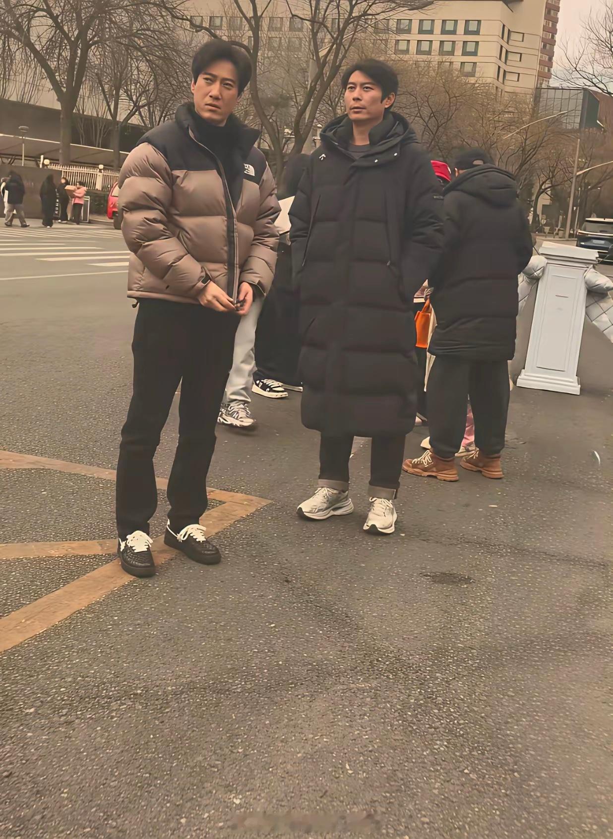 啥人是啥相！常远往那一站就是倒霉模样，艾伦往那一站就是大傻春！ 